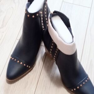(S-4295) Rilista Women's Ankle Boot Sz 9